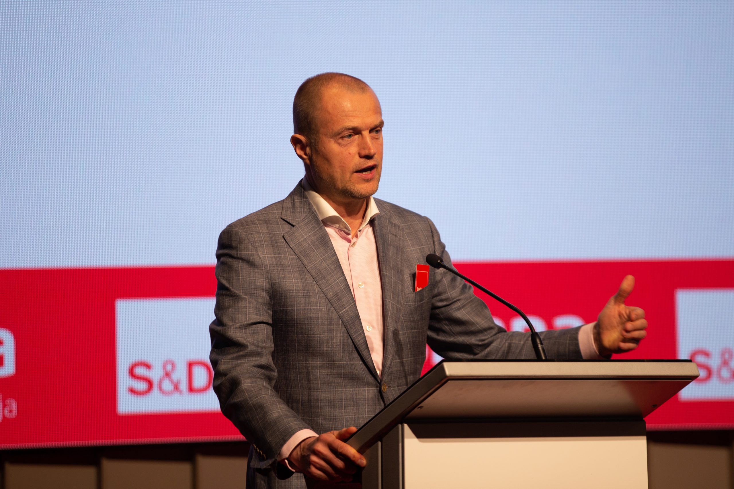 PĒC IVARA ZARIŅA IESNIEGUMA TIEK IEROSINĀTS KRIMINĀLPROCESS  PAR MILJONU IZSAIMNIEKOŠANU COVID RESPIRATORU IEPIRKUMĀ.